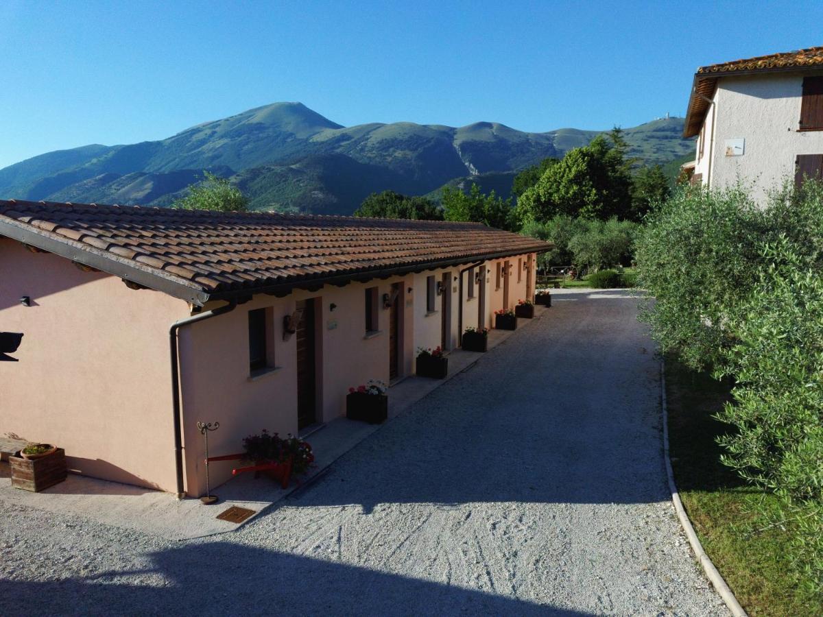 Santa Croce Villa Fossato di Vico Ngoại thất bức ảnh
