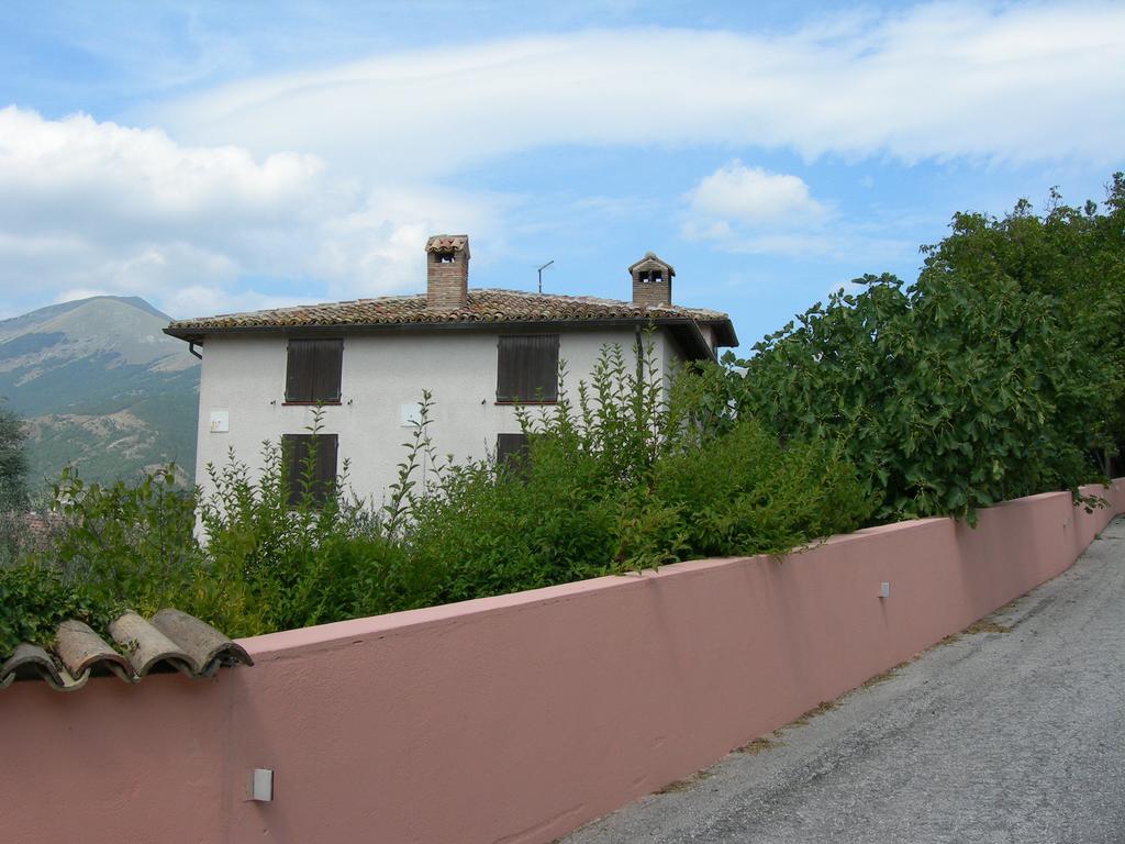 Santa Croce Villa Fossato di Vico Ngoại thất bức ảnh
