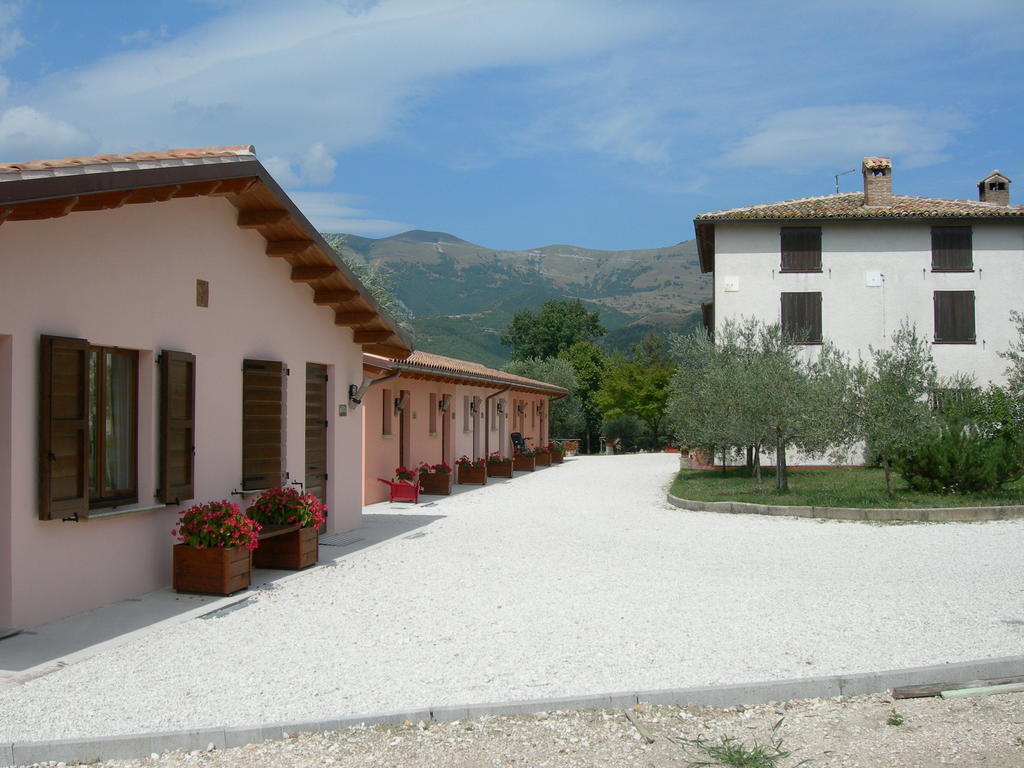 Santa Croce Villa Fossato di Vico Ngoại thất bức ảnh